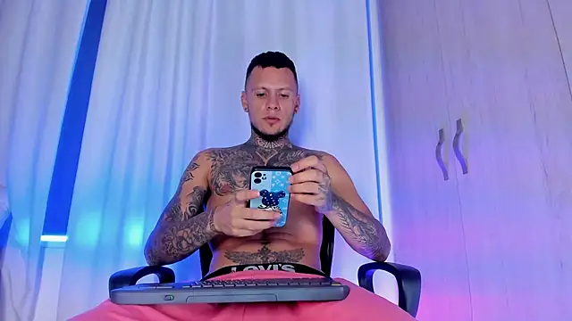 Snapshot of _Kevin_xxx chatting on February 15, 2026, 4:35 am Kevin xxx online show from February 15, 2026, 4:35 am