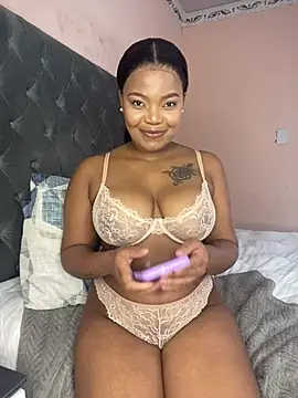 Snapshot of nothileenhle chatting on June 28, 2026, 10:21 am nothileenhle online show from June 28, 2026, 10:21 am