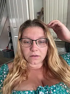 Snapshot of LucieLouBabe chatting on July 1, 2026, 11:10 am LucieLouBabe online show from July 1, 2026, 11:10 am