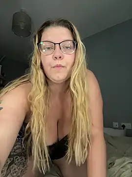 LucieLouBabe online show from June 7, 2026, 10:37 pm