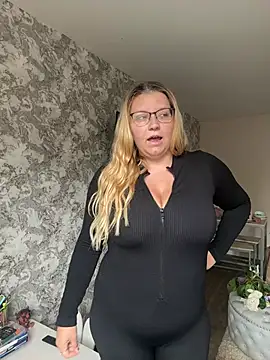 Snapshot of LucieLouBabe chatting on July 21, 2026, 10:38 am LucieLouBabe online show from July 21, 2026, 10:38 am