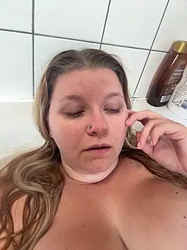 LucieLouBabe online show from June 5, 2026, 10:43 am