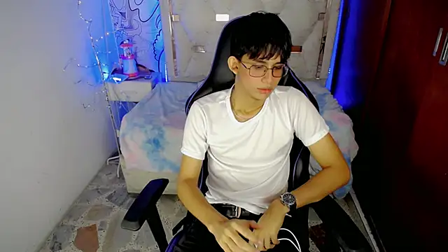 zxvn n online show from June 1, 2026, 1:44 pm