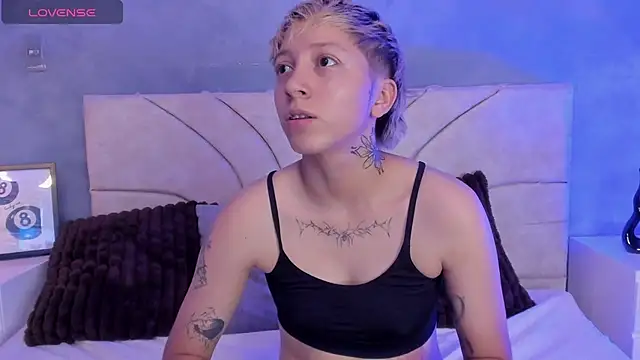 Snapshot of vane_grey chatting on May 23, 2026, 8:41 pm vane grey online show from May 23, 2026, 8:41 pm