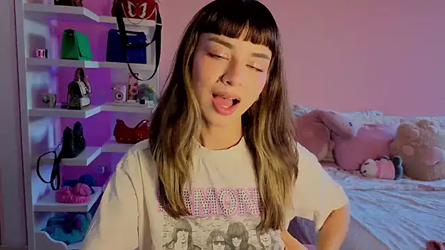Snapshot of little_rachel_cute chatting on July 6, 2026, 11:07 pm little rachel cute online show from July 6, 2026, 11:07 pm