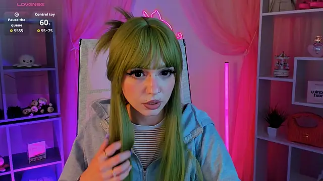 YunaLeaf online show from May 23, 2026, 3:55 pm