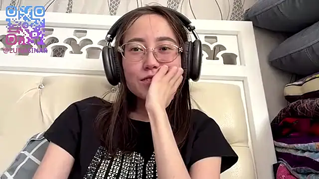 Snapshot of VickieTrudo chatting on June 13, 2026, 5:05 am VickieTrudo online show from June 13, 2026, 5:05 am