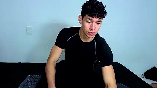 Snapshot of Luke_Muscle chatting on June 2, 2026, 1:11 pm Luke Muscle online show from June 2, 2026, 1:11 pm