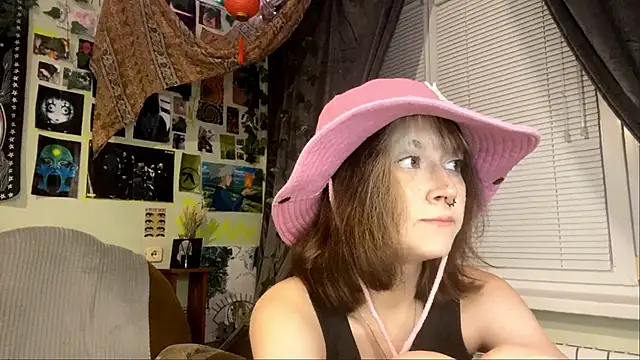 Snapshot of YourFavoriteAltgirl chatting on May 21, 2026, 9:23 pm YourFavoriteAltgirl online show from May 21, 2026, 9:23 pm