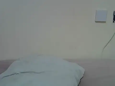 Snapshot of creamypetite chatting on June 17, 2026, 5:34 pm creamypetite online show from June 17, 2026, 5:34 pm