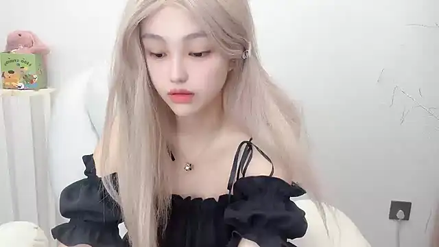 jiangjiang2005 online show from June 17, 2026, 6:51 pm