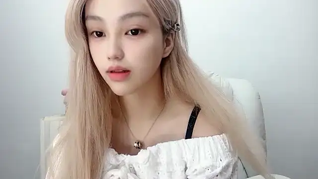 jiangjiang2005 online show from June 19, 2026, 5:52 pm