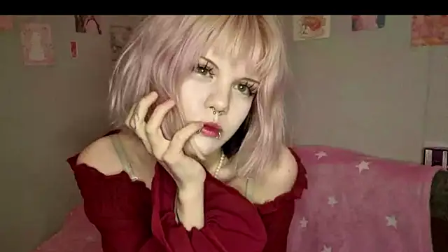 Snapshot of VelvetAlice chatting on June 23, 2026, 9:24 pm VelvetAlice online show from June 23, 2026, 9:24 pm