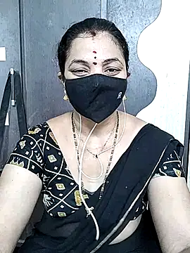 Snapshot of Leela_555 chatting on June 4, 2026, 5:01 am Leela 555 online show from June 4, 2026, 5:01 am