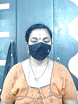 Snapshot of Leela_555 chatting on June 18, 2026, 1:04 am Leela 555 online show from June 18, 2026, 1:04 am
