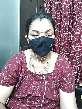 Snapshot of Leela_555 chatting on July 3, 2026, 1:01 am Leela 555 online show from July 3, 2026, 1:01 am