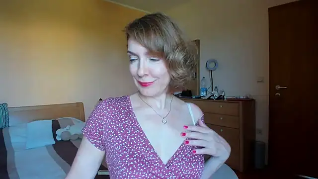 Snapshot of SummerLiza chatting on June 15, 2026, 3:01 pm SummerLiza online show from June 15, 2026, 3:01 pm