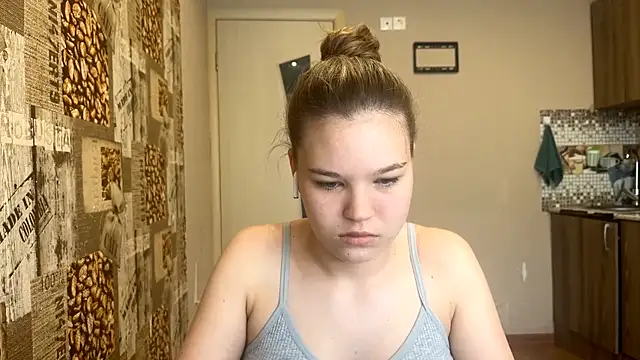 Snapshot of HellyRay chatting on June 2, 2026, 1:22 pm HellyRay online show from June 2, 2026, 1:22 pm