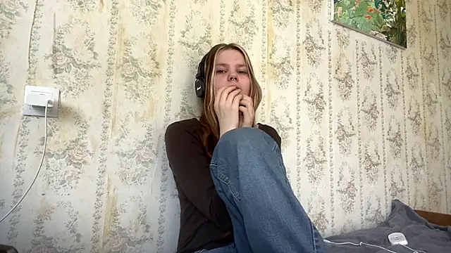 Snapshot of SusanaLeichty chatting on June 13, 2026, 6:44 am SusanaLeichty online show from June 13, 2026, 6:44 am