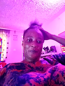 Snapshot of QueenLave chatting on May 27, 2026, 10:44 am QueenLave online show from May 27, 2026, 10:44 am