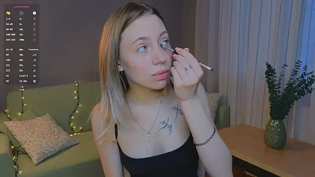 Snapshot of BlondeKelly chatting on June 14, 2026, 5:14 pm BlondeKelly online show from June 14, 2026, 5:14 pm