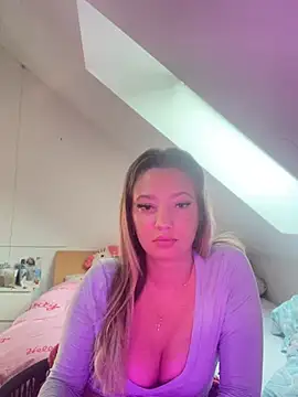 Evelina Nelson online show from June 14, 2026, 7:26 pm