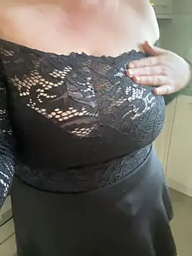 Snapshot of Curvy-CallieXX chatting on May 23, 2026, 4:06 pm Curvy-CallieXX online show from May 23, 2026, 4:06 pm
