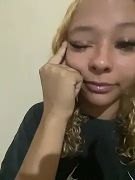 littlehoney00 online show from July 29, 2026, 8:41 pm