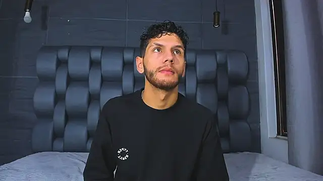 Snapshot of CHRIS_GREY chatting on June 4, 2026, 12:21 pm CHRIS GREY online show from June 4, 2026, 12:21 pm