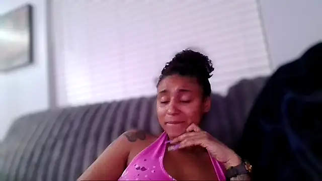 PrettyAri69 online show from June 3, 2026, 7:20 am