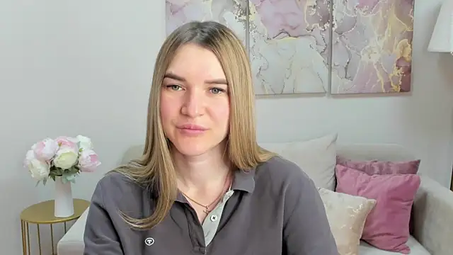 Snapshot of RoxyReignn chatting on June 13, 2026, 9:57 pm RoxyReignn online show from June 13, 2026, 9:57 pm
