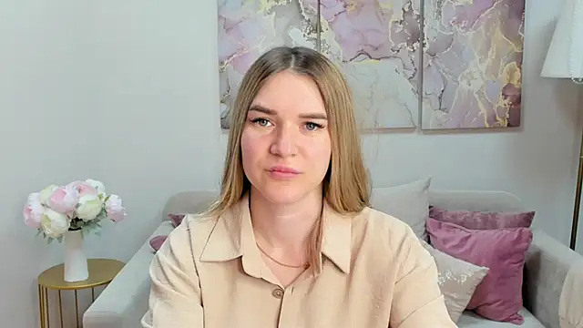 Snapshot of RoxyReignn chatting on June 27, 2026, 9:43 pm RoxyReignn online show from June 27, 2026, 9:43 pm