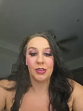 Snapshot of CreamVixen chatting on July 9, 2026, 12:44 am CreamVixen online show from July 9, 2026, 12:44 am