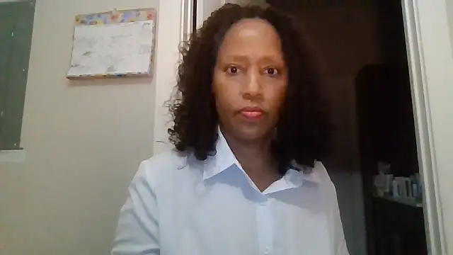 Snapshot of MsDeeLive chatting on May 26, 2026, 4:43 am MsDeeLive online show from May 26, 2026, 4:43 am