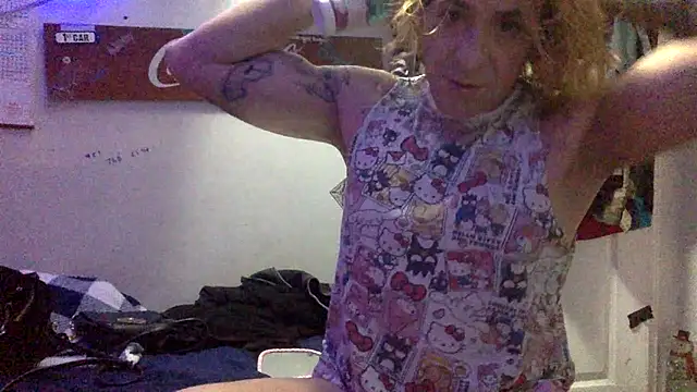 Snapshot of VanillaSnowcones chatting on June 6, 2026, 2:39 am VanillaSnowcones online show from June 6, 2026, 2:39 am