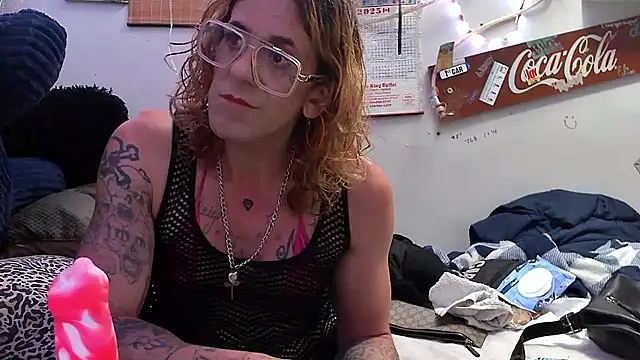 Snapshot of VanillaSnowcones chatting on July 10, 2026, 1:38 am VanillaSnowcones online show from July 10, 2026, 1:38 am