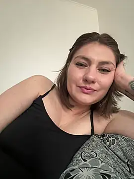 Snapshot of babyella13 chatting on June 24, 2026, 1:32 pm babyella13 online show from June 24, 2026, 1:32 pm