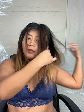 Snapshot of LyraMilano chatting on June 3, 2026, 12:39 pm LyraMilano online show from June 3, 2026, 12:39 pm