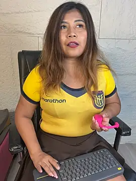 Snapshot of LyraMilano chatting on June 30, 2026, 1:00 pm LyraMilano online show from June 30, 2026, 1:00 pm