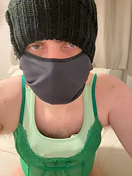 ShyTQueen online show from June 17, 2026, 7:57 pm
