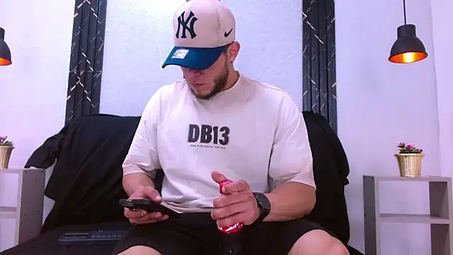 Snapshot of Maximiliano_Stronge chatting on June 9, 2026, 7:26 pm Maximiliano Stronge online show from June 9, 2026, 7:26 pm