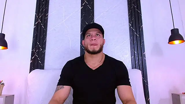 Snapshot of Maximiliano_Stronge chatting on June 11, 2026, 7:11 pm Maximiliano Stronge online show from June 11, 2026, 7:11 pm