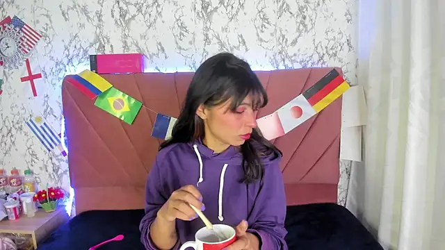Mia Belmonte online show from July 8, 2026, 7:58 pm