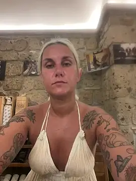 Snapshot of Sofia_beee chatting on June 30, 2026, 7:58 pm Sofia beee online show from June 30, 2026, 7:58 pm