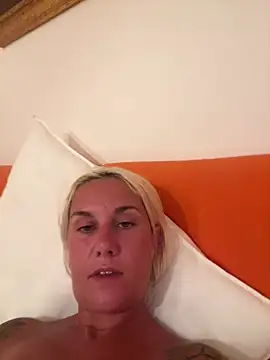 Snapshot of Sofia_beee chatting on June 28, 2026, 12:28 am Sofia beee online show from June 28, 2026, 12:28 am