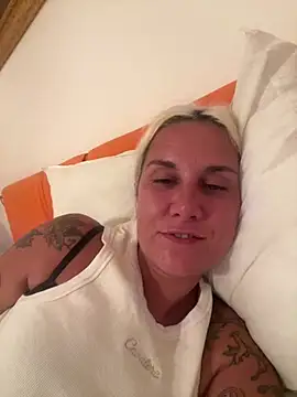 Snapshot of Sofia_beee chatting on July 3, 2026, 9:10 pm Sofia beee online show from July 3, 2026, 9:10 pm