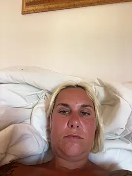 Snapshot of Sofia_beee chatting on June 27, 2026, 12:22 pm Sofia beee online show from June 27, 2026, 12:22 pm
