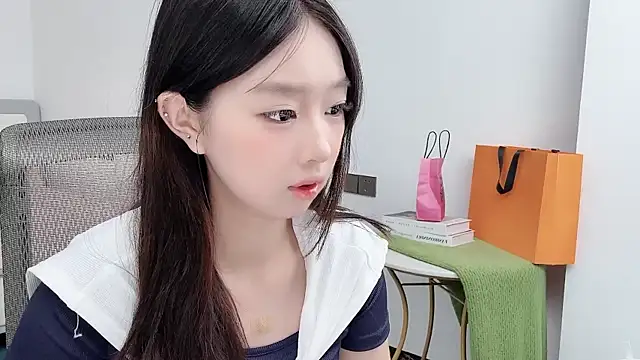 Yoyo33355 online show from June 15, 2026, 3:07 am