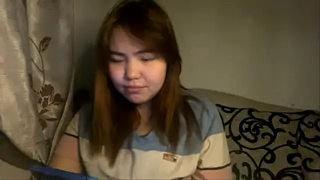 Snapshot of Molly_Teddy chatting on June 4, 2026, 2:22 pm Molly Teddy online show from June 4, 2026, 2:22 pm