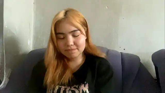 Snapshot of Molly_Teddy chatting on June 26, 2026, 10:10 am Molly Teddy online show from June 26, 2026, 10:10 am